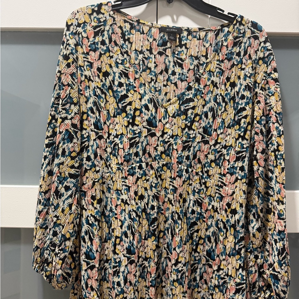 Pleated Floral V-Neck Women’s Top by Halogen - Navy, Pink, Yellow size Large